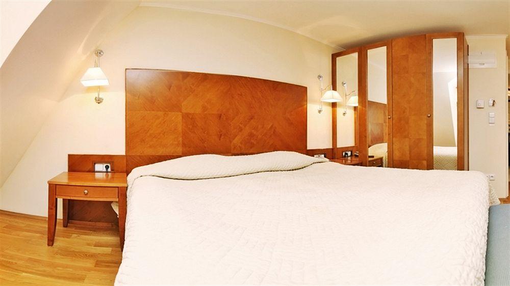 U Zlatého Kola Hotel 4*